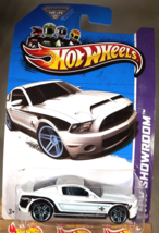 2013 Hot Wheels #155 Hw Showroom &#39;10 Ford Shelby GT500 Supersnake White w/Pr5 Sp - £9.80 GBP