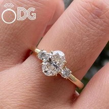 2 ct oval-cut, three-stone moissanite wedding rings in S925 sterling silver - $3,734.05 MXN