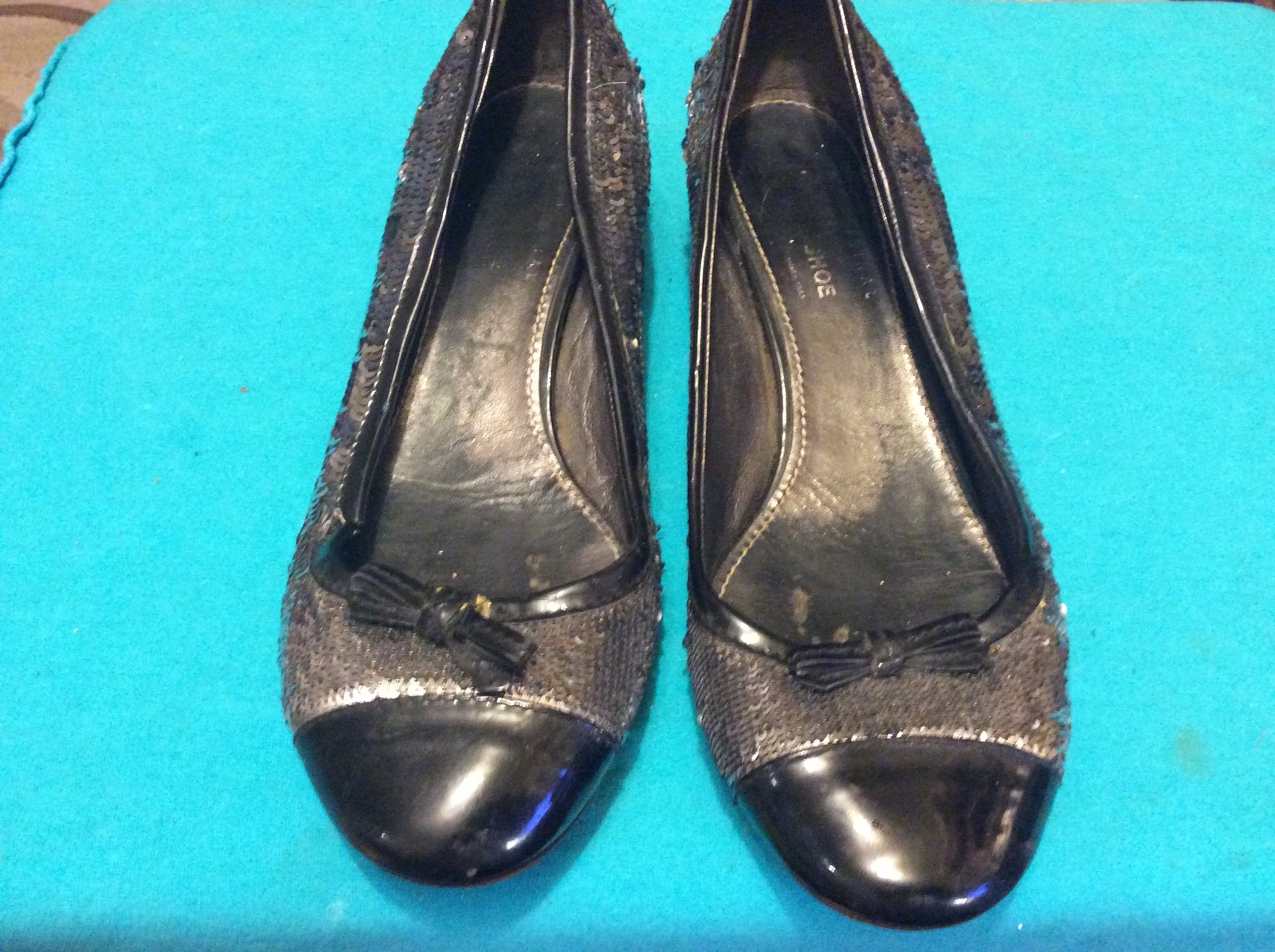 THE ORIGINAL CAR SHOE BLACK SHOE with SILVER SEQUINS / BOWS  - WOMENS SI... - $79.49