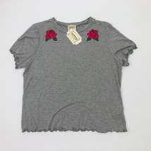 Dirtee Laundry Grey Cropped Tee 2 Roses Appliques Women&#39;s Size XL - £15.28 GBP