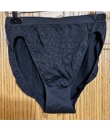 Vanity Fair Seamless Hi-cut Brief style #13-485 size 6 Black/design NWOT - $36.26 CAD