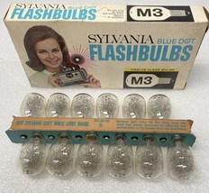Sylvania M3 Clear Blue Dot Flashbulbs 12 Unused FlashBulbs New Old Stock Vintage - £7.55 GBP