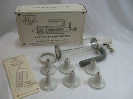 Vtg The Pampered Chef Easy Accent Decorator 1778 Kit 6 Attachments Booklet Box - £15.46 GBP