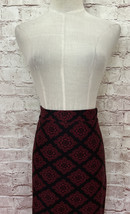 NEW Melissa Paige Geometric Pencil Stretch Knee Skirt Size Medium Red Black - £20.32 GBP