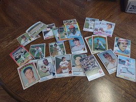 OLD Topps 1970s baseball card lot of 25 Cards, TOM SEAVER, FRED LYNN +++ - $9.49
