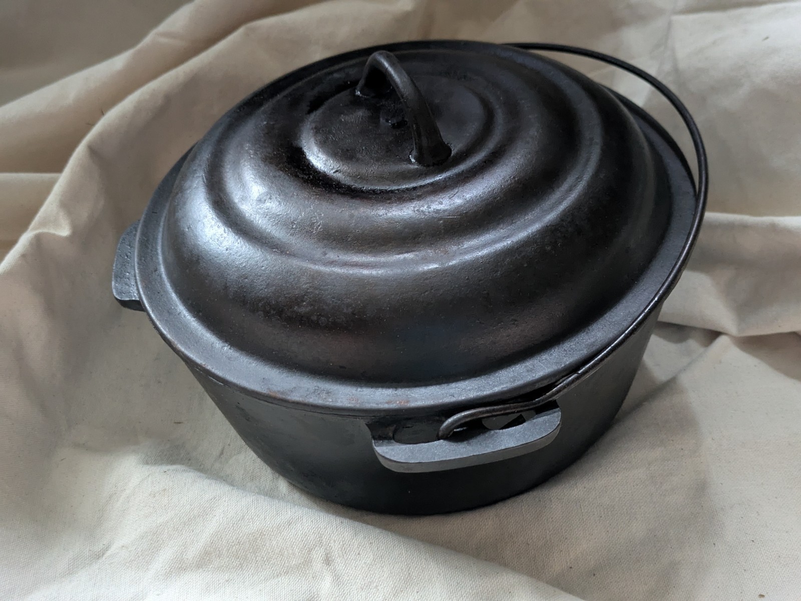 Ozark Crescent Foundry #8 Fonte Dutch Oven Abeille Ruche Bouchon 10 IN Seasoned Item image 5