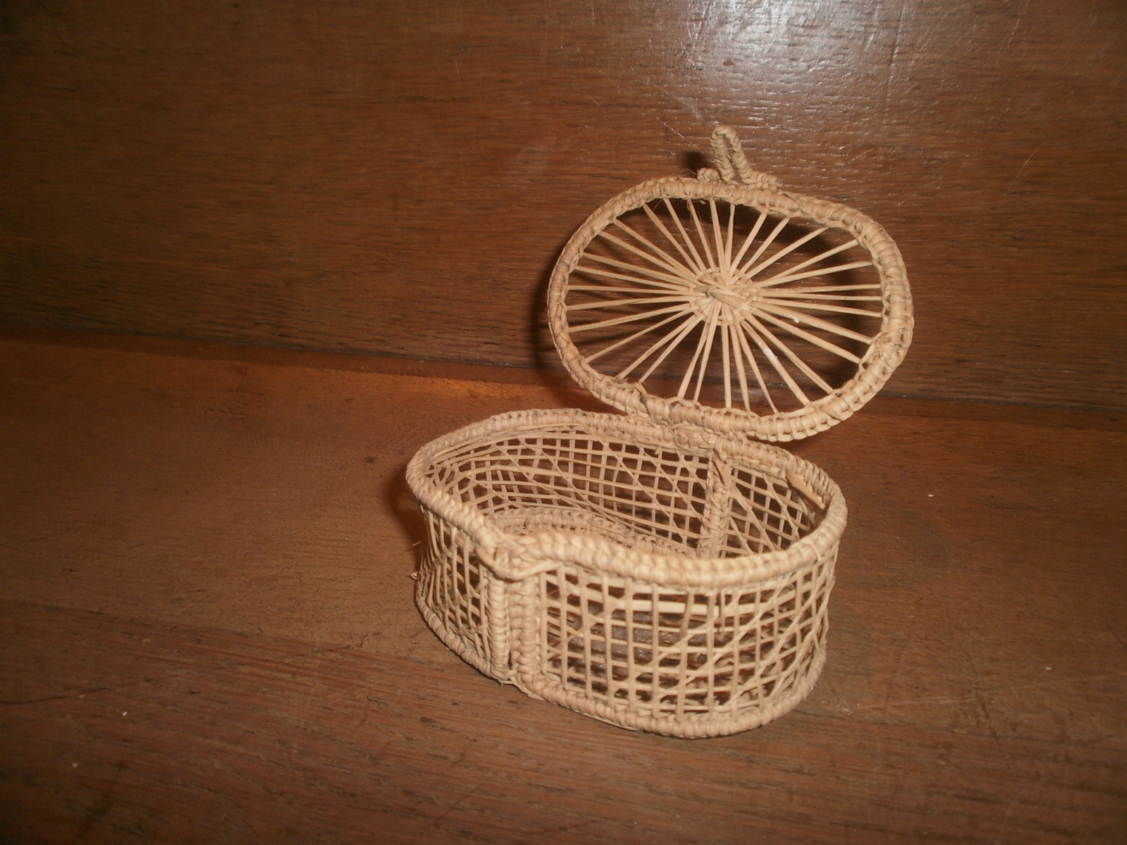 Wicker / Woven Trinket Box - $2.00