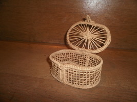 Wicker / Woven Trinket Box - $38.07 MXN