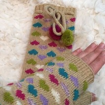 Camel knit hearts fingerless gloves w/ pom-poms - £11.80 GBP