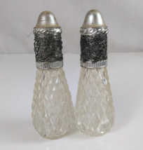 Vintage Victorian Style With Diamond Pattern Plastic Salt &amp; Pepper Shakers - $13.64 CAD