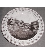 PTS INTERNATIONAL 222 Fifth SLICE OF LIFE PATTERN Mt Rushmore 8 1/4&quot; SAL... - $462.00 MXN