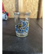 Vintage Welch&#39;s Tom &amp; Jerry Playing Soccer Glass 1991 4&quot; x 2 3/4&quot; Blue/Y... - $13.86