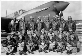 TUSKEGEE AIRMEN WORLD WAR II PILOT GROUP PHOTO PUBLICITY PHOTO 8X10 - $9.89