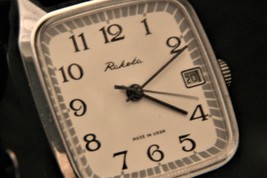 Rare vintage 1970&#39;s USSR SERVICED Pedrodvorets Raketa 17J men&#39;s dress wristwatch - £74.37 GBP