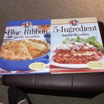 Lot Of Two Goose Patch Berry Cookbooks Blue Ribbon &amp; 5 Ingredient - £6.15 GBP