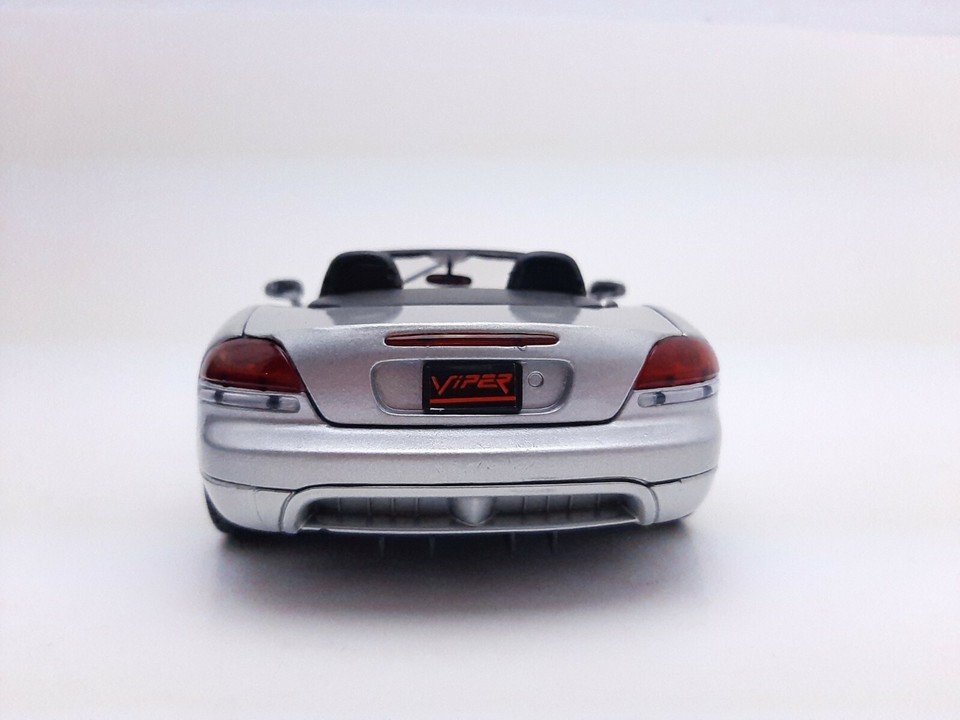 Motor Max 2003 Dodge Viper STR10 1:18 Diescast Yellow Item image 7