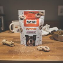 Dunkin&#39; Vanilla Glaze Flavor Dog Biscuits, Crunchy Treats with Sprinkles... - $139.84 MXN
