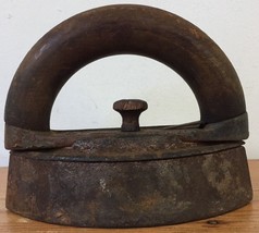Vtg 1900s Antique Dover Cast Sad Iron Insert Removable Wood Handle Primi... - £39.10 GBP