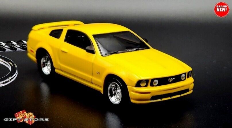 RARE NEW CUSTOM YELLOW BLACK FORD™ MUSTANG GT/5.0 V8 KEYCHAIN GREAT GIFT