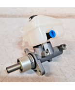 Delphi Brake Master Cylinder Vacuum Booster Pump with Oil Tank 5617 | FA... - $127.04 CAD