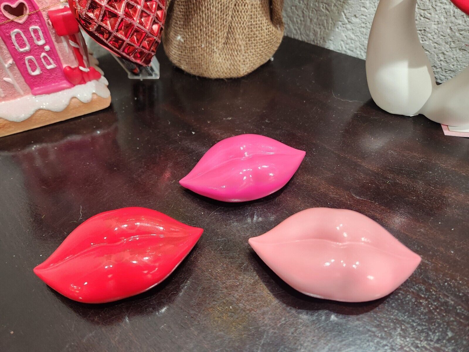 Rachel Zoe Valentines Day Lips Resin Figurine Decor Kiss Red Pink NWT