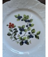 DANSK Ivy Blueberry Accent Salad Dessert Porcelain Plate Embossed trim. - $272.68 MXN