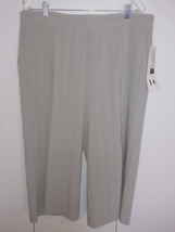 Larry Levine Woman Gray Pinstripe WIDE-LEG Cropped PANTS-18W-NWT-$70-NICE - £32.13 GBP