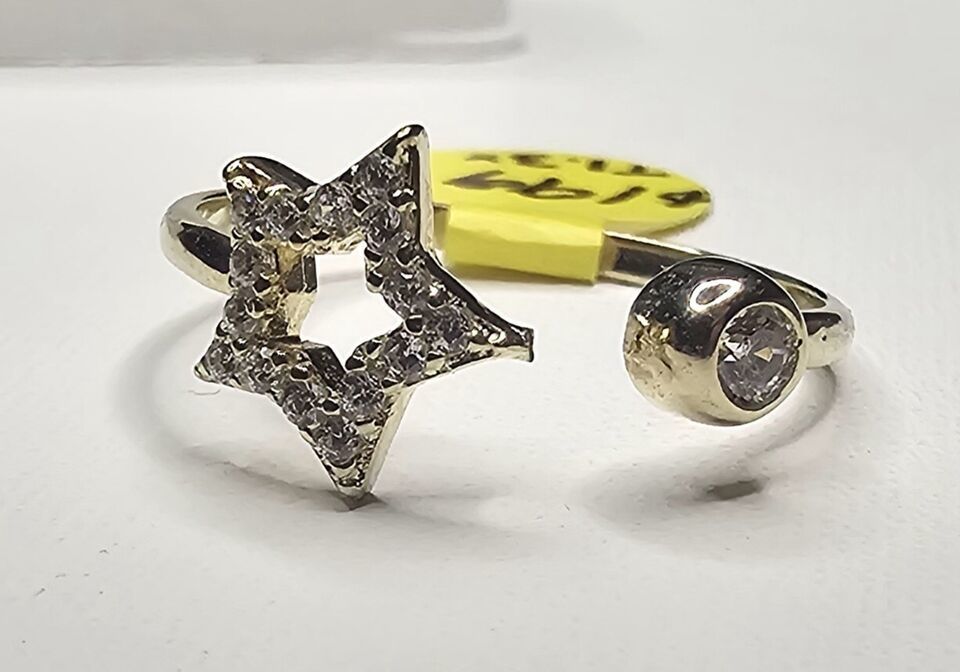 10k Solid Gold Star Cubic Zirconia Ring Item image 3