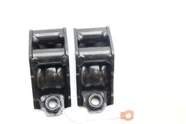 06-12 MERCEDES-BENZ W251 R350 FRONT SWAY BAR BRACKETS PAIR E0498 image 4