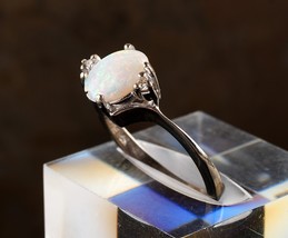 *10k White Gold White Opal/Diamond Ring Size 6 - $4,602.46 MXN