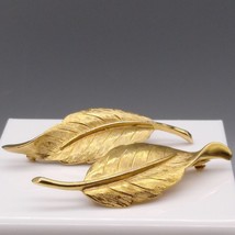Vintage Pair of Avon Autumn Leaf Brooch, Gold Tone Windblown Pin, Fall Jewelry - £30.60 GBP