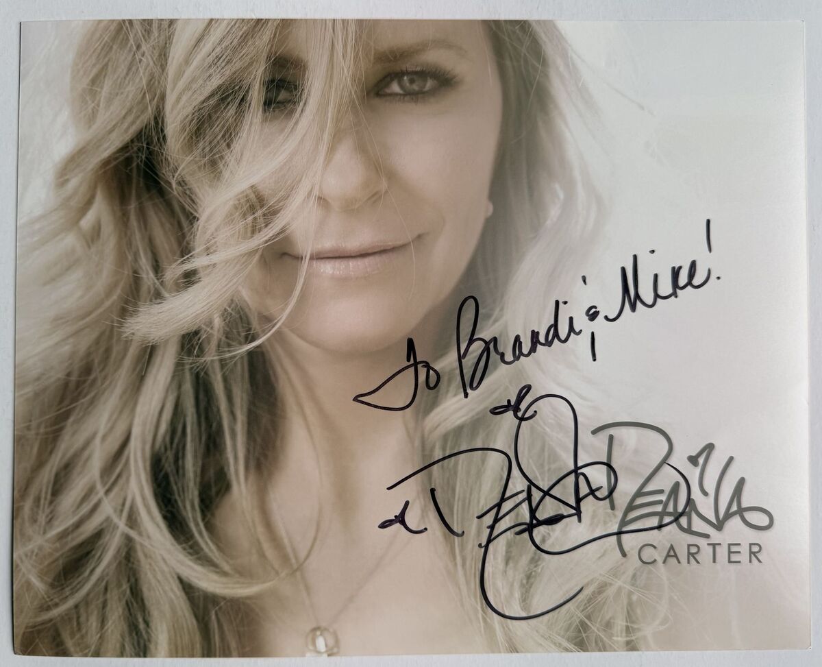 Deana Carter Signed Autographed Glossy 8x10 Photo - $19.99
