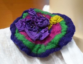 BROOCH FELTED HOLIDAY GIFT HANDMADE IN EUROPE ROMANTIC COCKTAIL PARTY BR... - £26.28 GBP