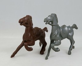 Hard Plastic Horse Lot of 2 Gray &amp; Brown Vintage Mid-Century Toys - $367.52 MXN
