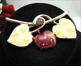 PURPLE CHERRY APPLE Yellow LEAVES Enamel BROOCH Vintage PIN Silvertone R... - €11,36 EUR