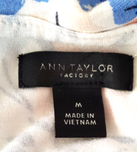 Ann Taylor Factory Top Women&#39;s Size Medium Pullover Knit Floral Ruffled Neckline - £14.38 GBP
