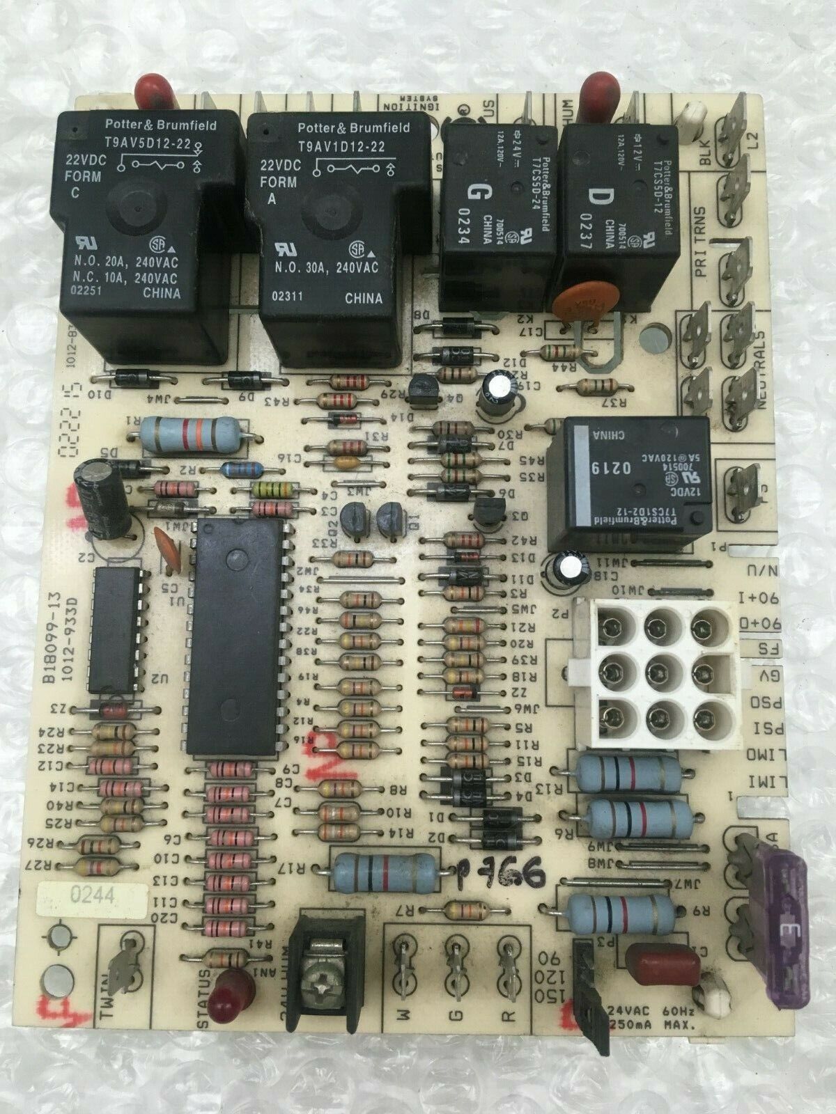 Goodman B18099-13 Furnace Control Circuit Board 1012-933D   #P766 - $32.73