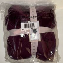 NWT Victoria&#39;s Secret Short Cozy Plush Robe Kir Burgundy Solid XS/S - $1,080.94 MXN