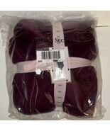 NWT Victoria&#39;s Secret Short Cozy Plush Robe Kir Burgundy Solid XS/S - $1,080.94 MXN