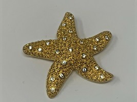 Swarovski Signed Textured Starfish Pin Brooch Swan Logo Clear Crystals 21-1279 - £22.32 GBP