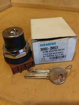 Siemen 3SB03-2MHC4 Selector Switch with Keys - £24.44 GBP