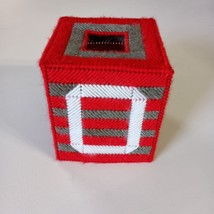 Vintage Needlepoint Kleenex Tissue Box Cover  Scarlett And Gray White Bl... - $12.38