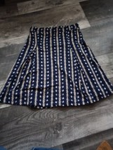 Gilli NWOT Women&#39;s Size XS Navy Blue Mini Skirt With Floral Design - £11.20 GBP