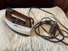 Black and Decker Small Wonder Travel Iron US and Euro Plug Vintage Tested Works - $14.49