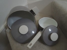 Mikasa Gourmet Colors Cookware 4 Qt + 1-1/2 Qt Enamel Pot + Lids Light Gray Vtg - £28.32 GBP