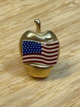 Vintage USA Flag Apple Teacher Lapel Pin Pinback Gold Tone Estate Jewelr... - $188.16 MXN