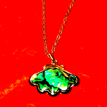 Silver shell vintage necklace - $282.69 MXN
