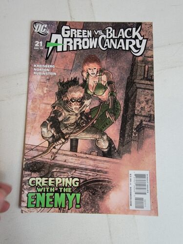 Comic Book Green Arrow Black Canary #21 DC Comics Creeping with the Enemy - $11.16