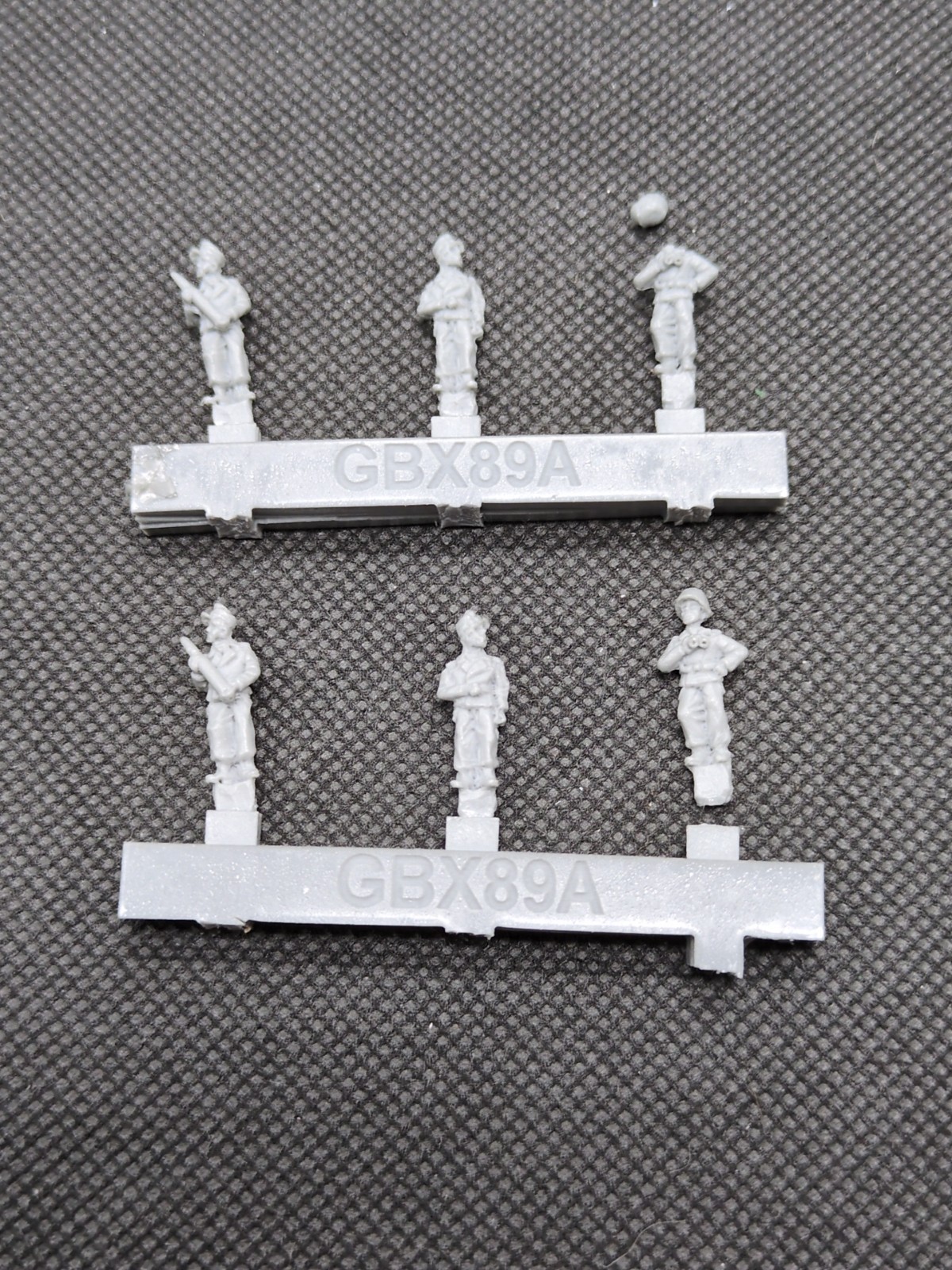 Flames Of War Puma Scout Troop Gun Crew Plastic Miniatures - $14.84