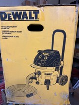 DEWALT DWV015 10 GALLON DUST EXTRACTOR VACUUM w/ HEPA FILTER - $9,987.13 MXN